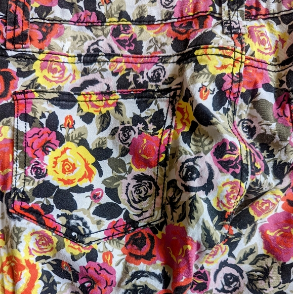 🎀Sweet Jeans | Rose Print | Size 13 - Picture 6 of 7